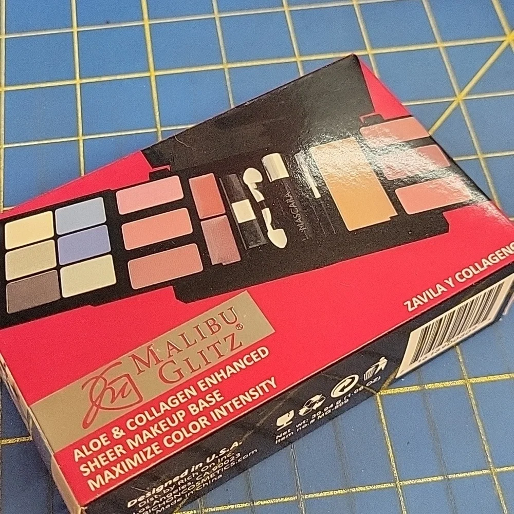 Malibu Glitz Multi-Color Makeup Palette Case New In Box